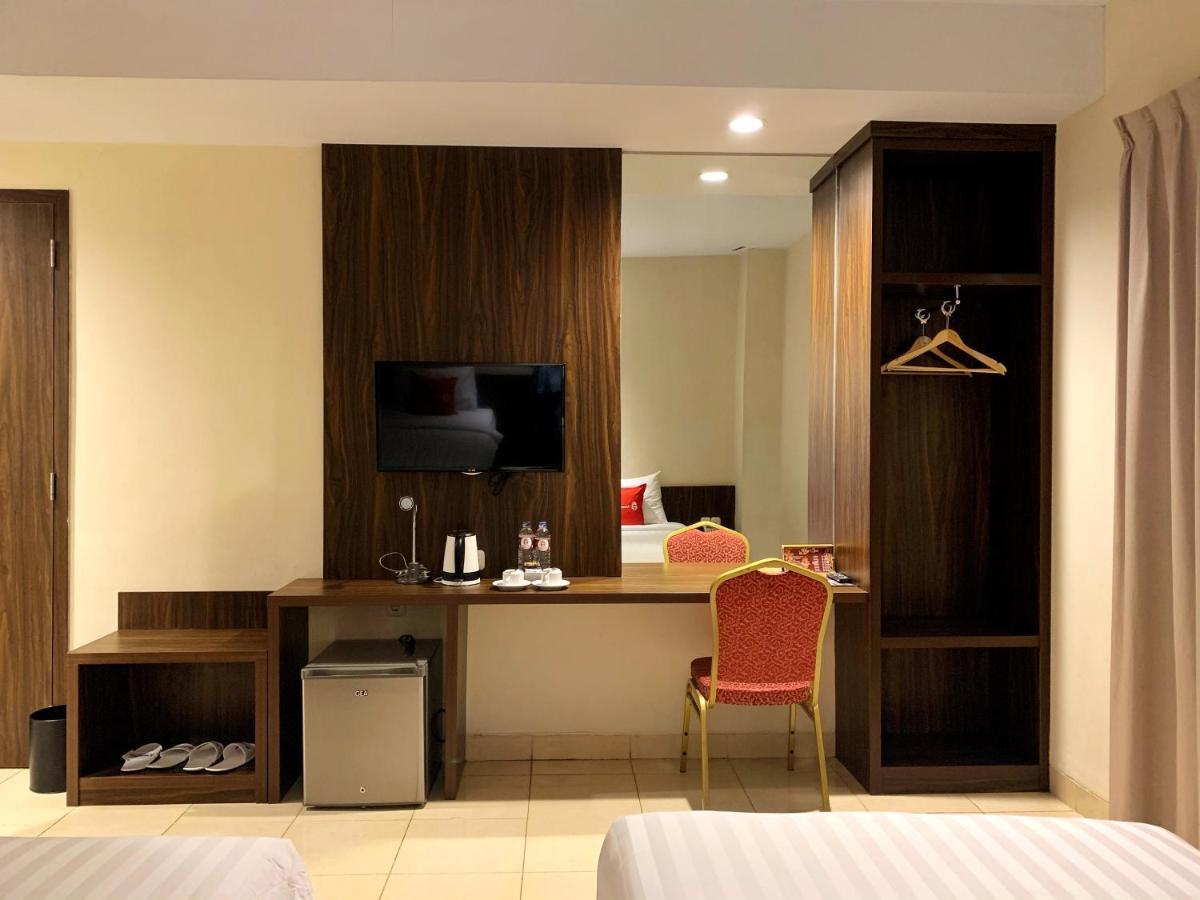 Ameera Hotel Pekanbaru Exterior photo