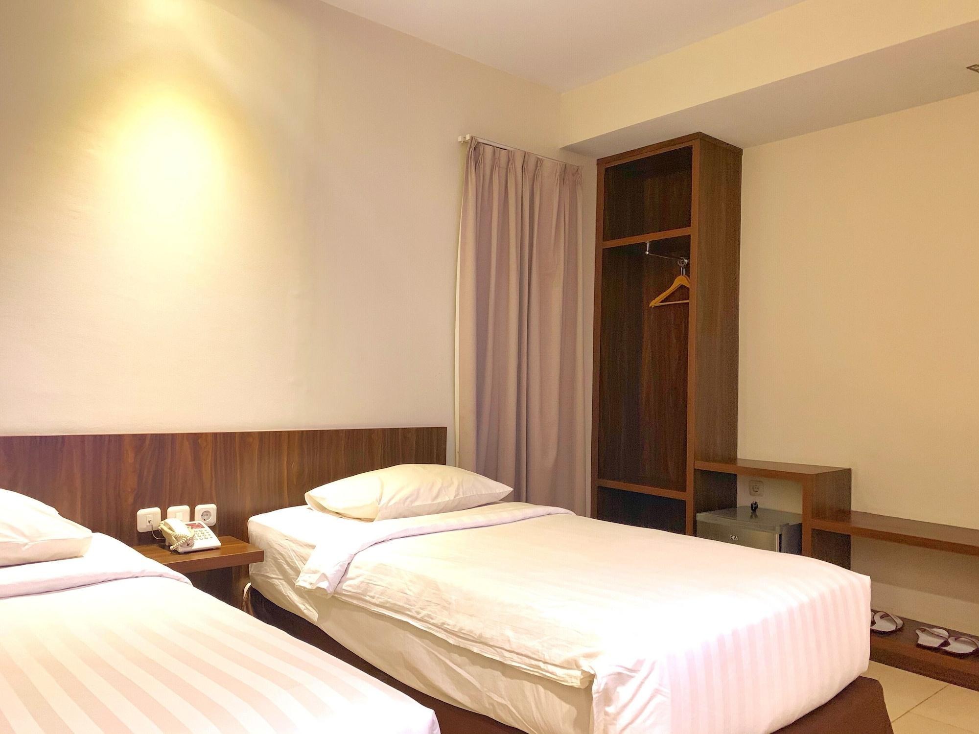 Ameera Hotel Pekanbaru Exterior photo